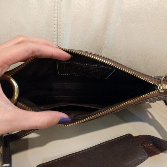 Coach clutch/wristlet, brown and gold detail - Picture 4 of 5